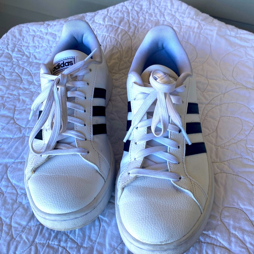 Adidas Grand Court in EUC